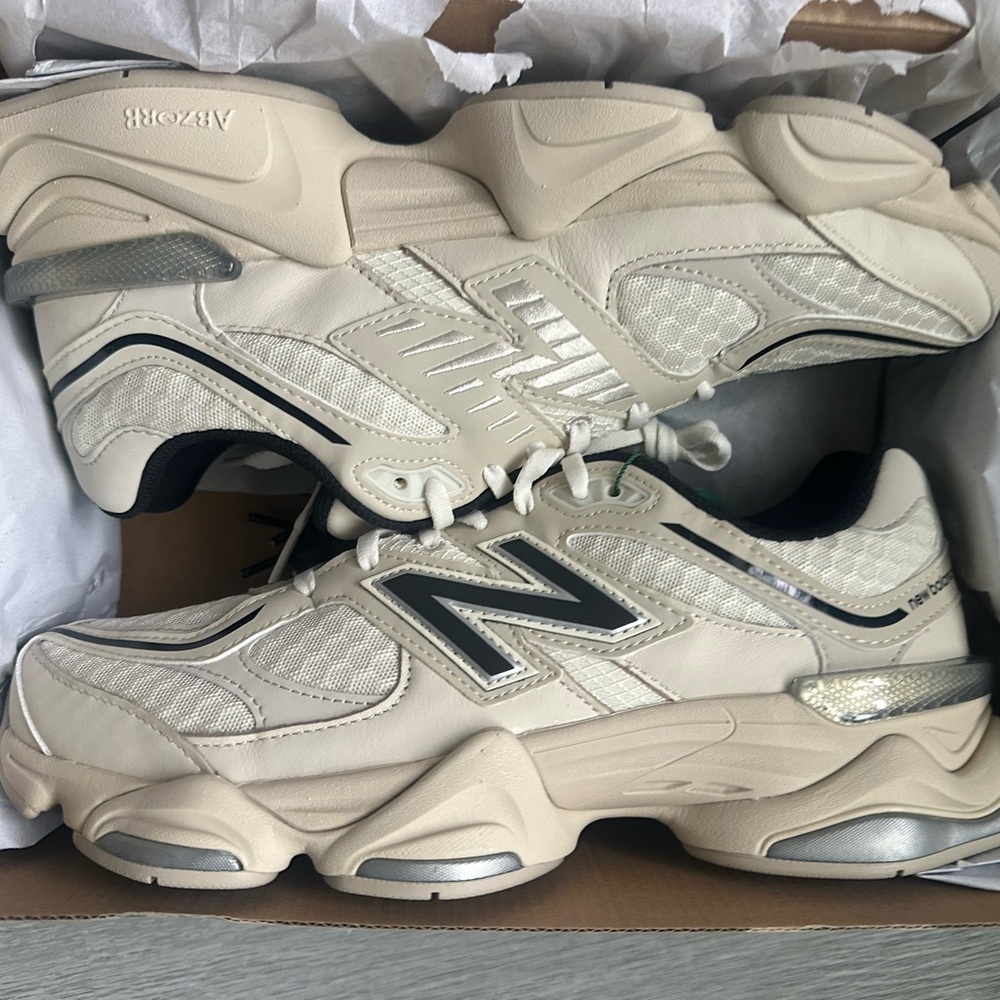 Final price New Balance 9060 sneakers in cream with black detail